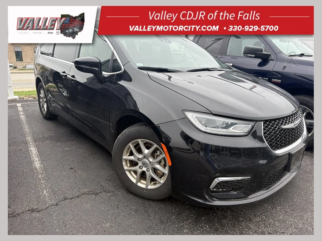 Used 2025 Black Chrysler Select image 1
