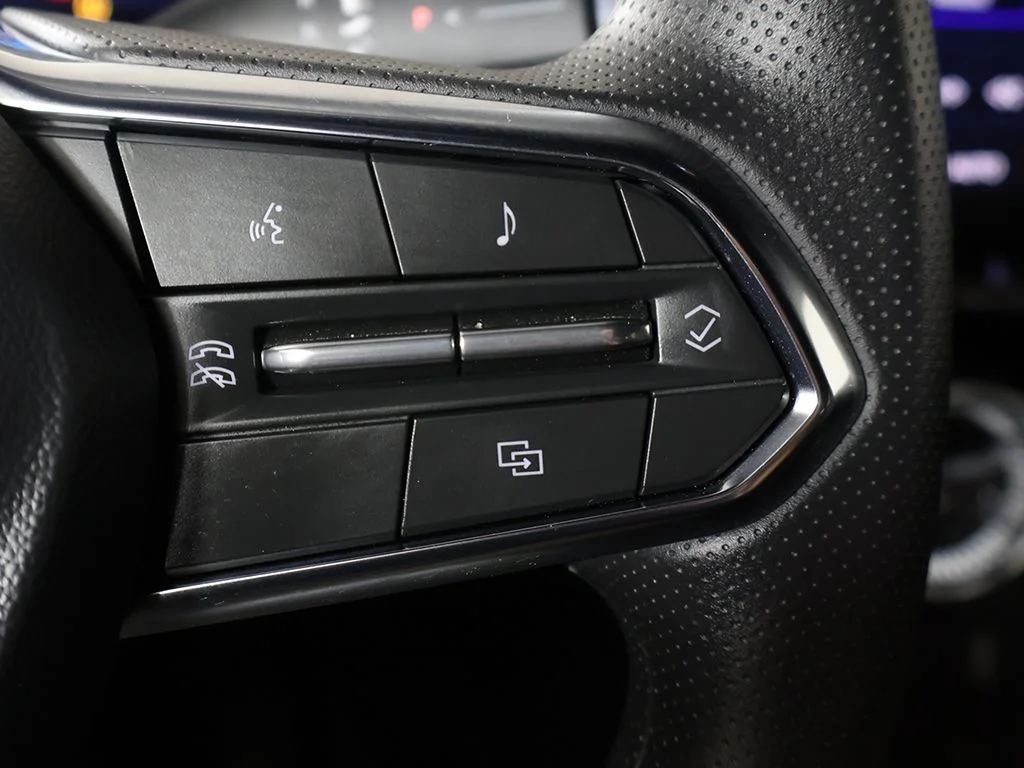 Used 2025 Red Chevrolet LT image 37