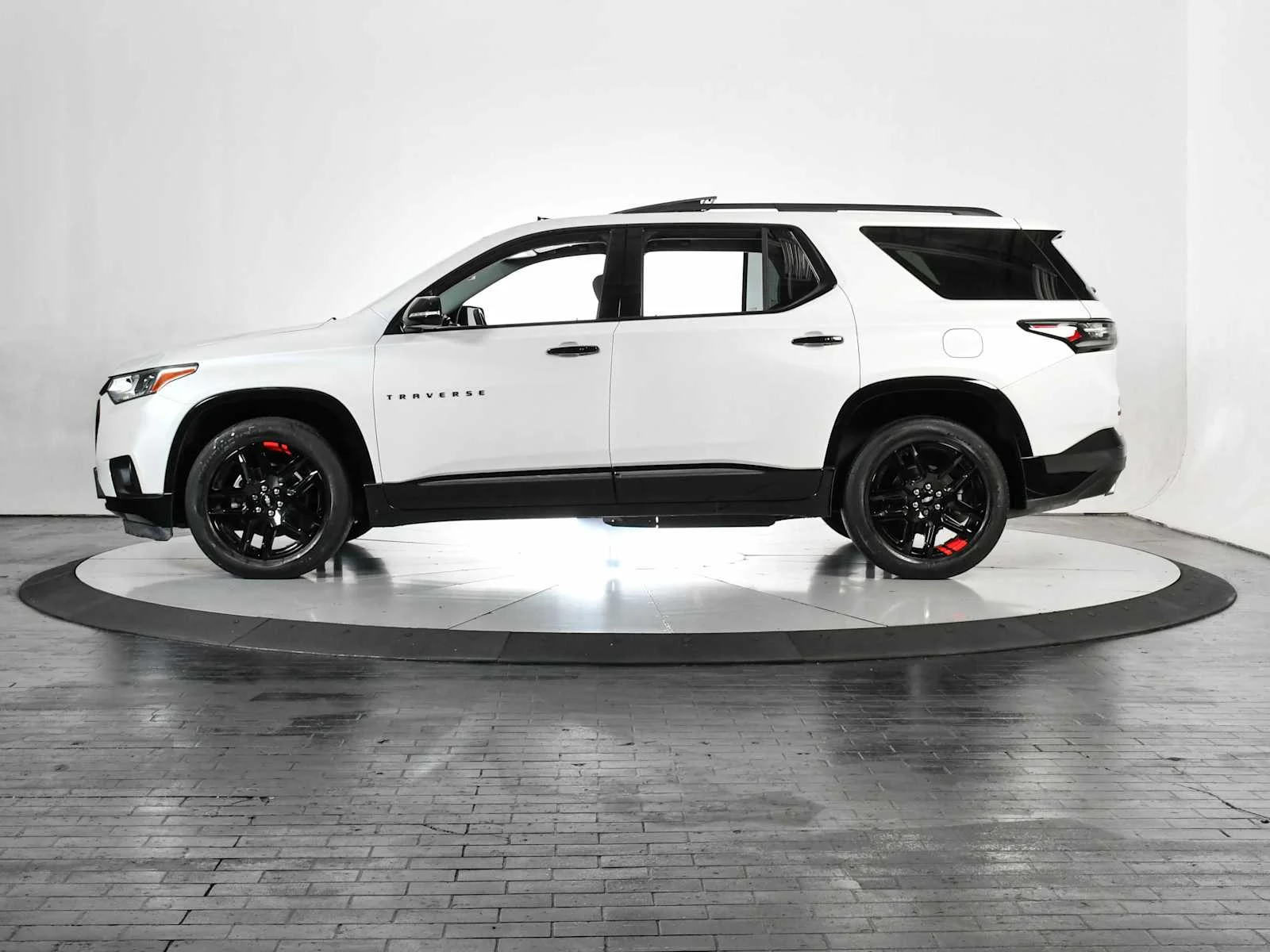 Used 2019 Iridescent Pearl Tricoat Chevrolet Premier image 2
