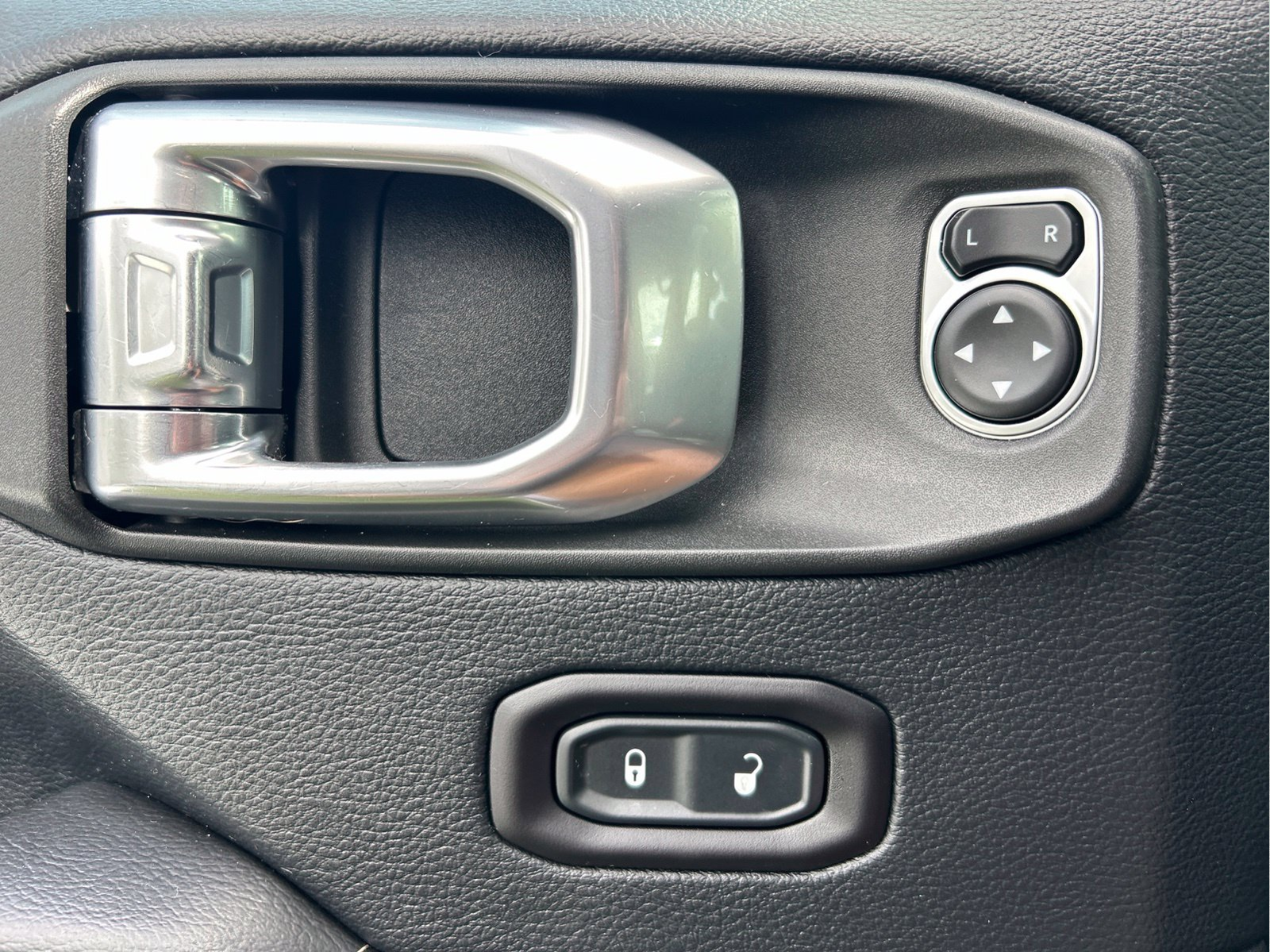Used 2018 Gray Jeep Unlimited Sahara image 26