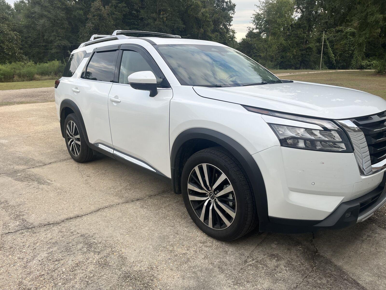 Used 2025 Everest White Pearl Tricoat Nissan Platinum image 2