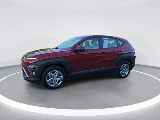 Used 2025 Red Hyundai SE image 4