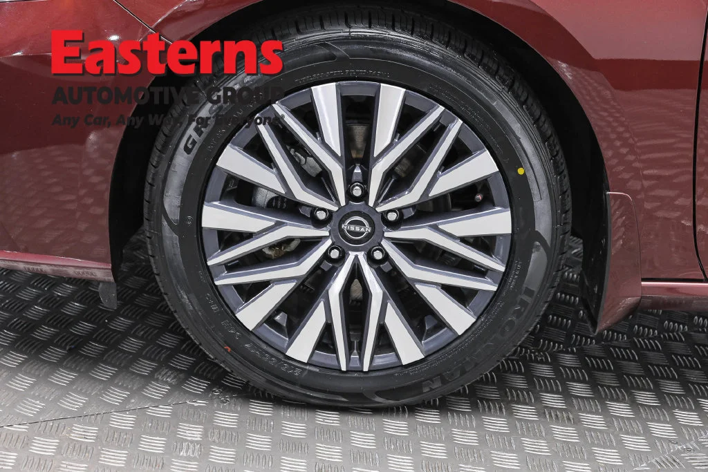 Used 2023 Red Nissan 2.5 SV image 34