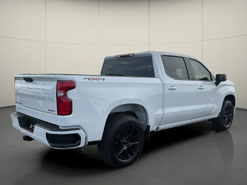 New 2026 Summit White Chevrolet RST image 7