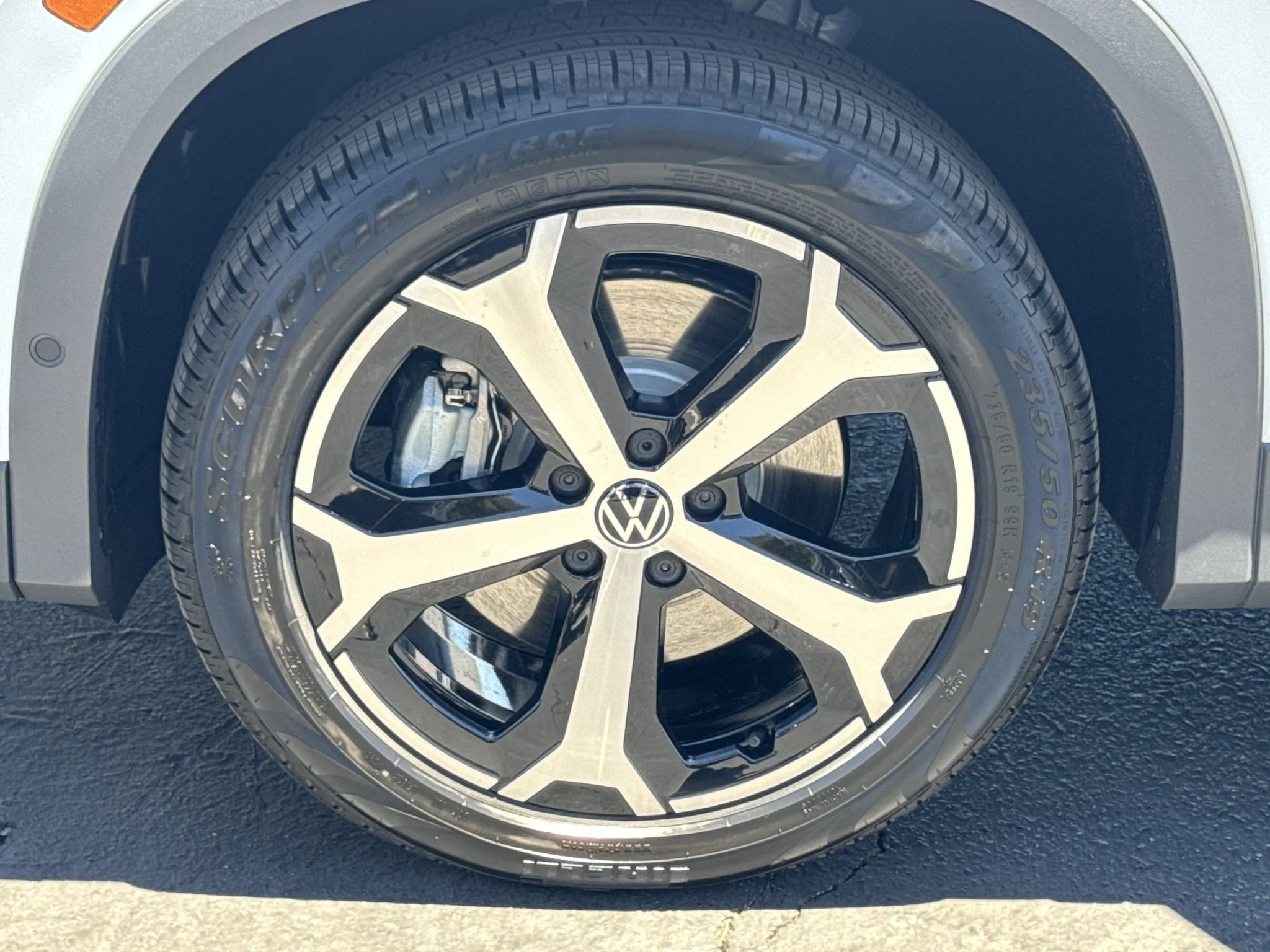 New 2026 Pure White Volkswagen SE image 10