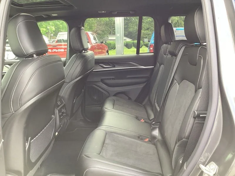 New 2026 Baltic Gray Metallic Clear-Coat Exterior Paint Jeep Laredo Altitude image 20
