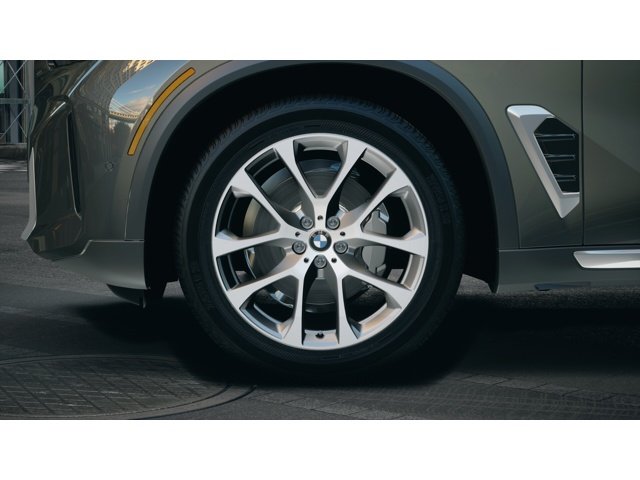 New 2026 Dravit Grey Metallic BMW xDrive40i image 7