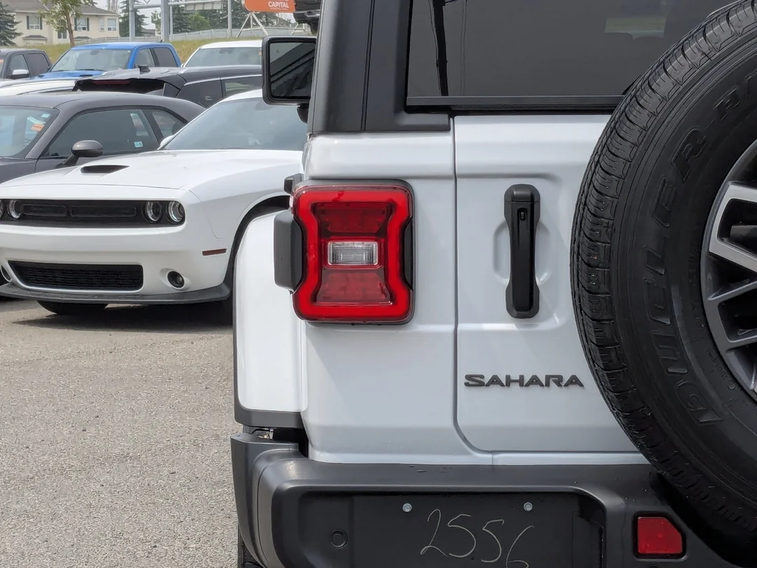 New 2025 White Jeep Sahara - - 4x4 - McKinley Leather Seats - Technology Grp - Safety Grp - Alpine Prem Audio & More! image 10