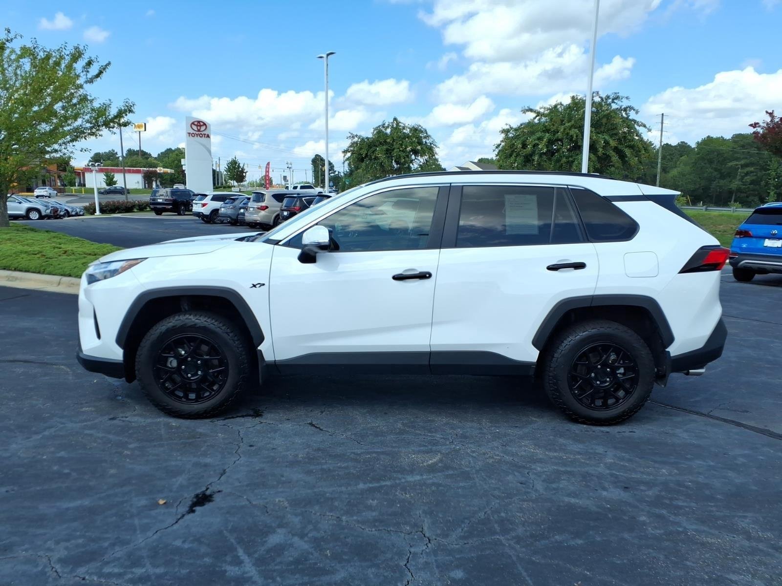 Used 2025 Ice Cap Toyota XLE image 3