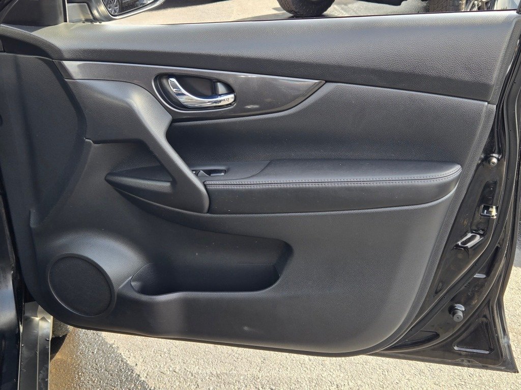 Used 2017 Black Nissan S image 5