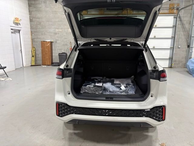 New 2026 Silver Volkswagen 2.0T SE R-Line Black image 14