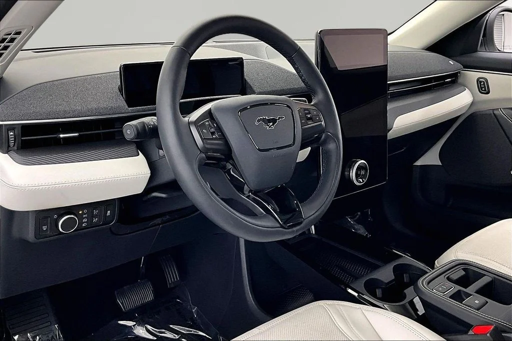 Used 2025 White Metallic Ford Premium image 14