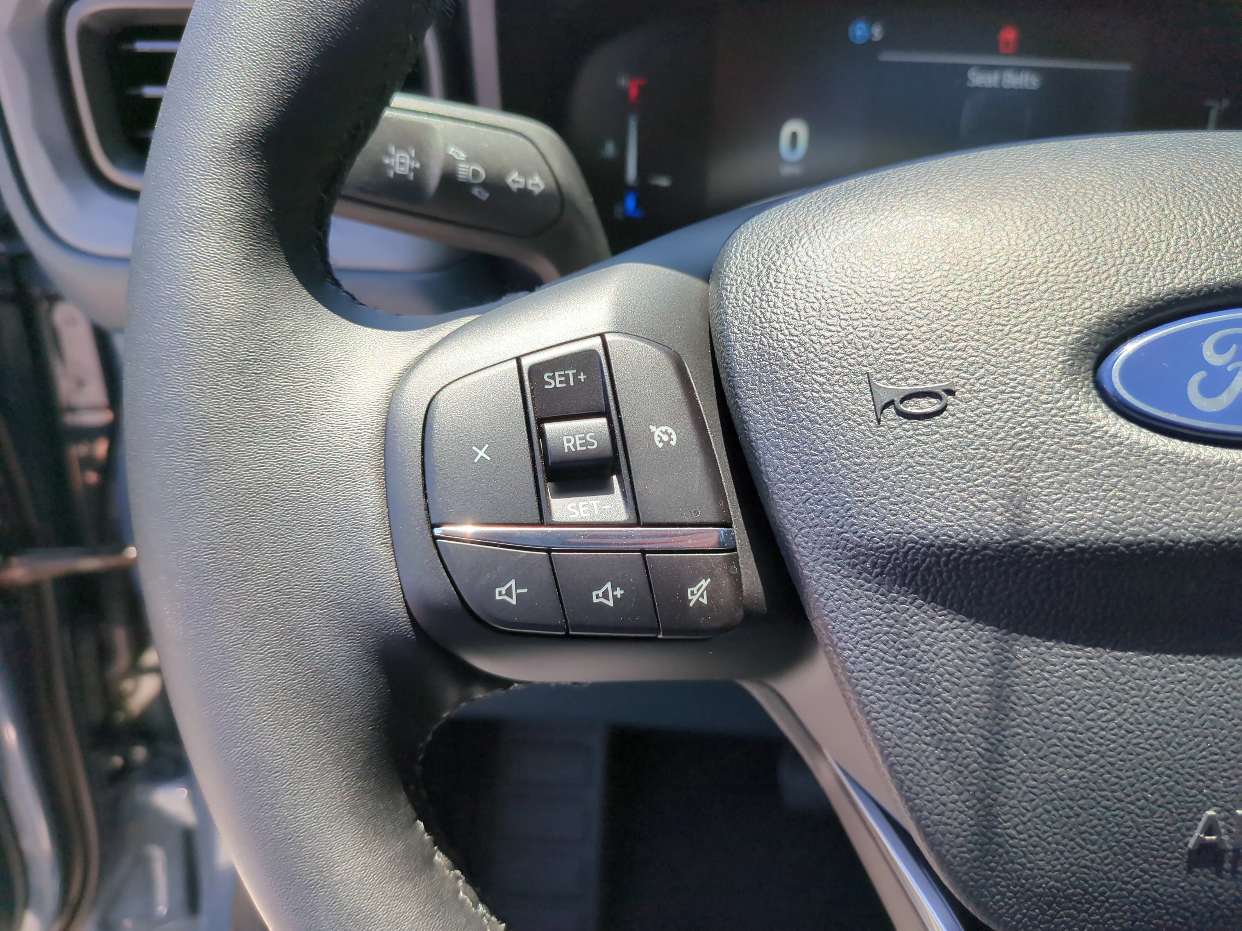New 2025 Azure Gray Metallic Tri-Coat Ford XLT image 24