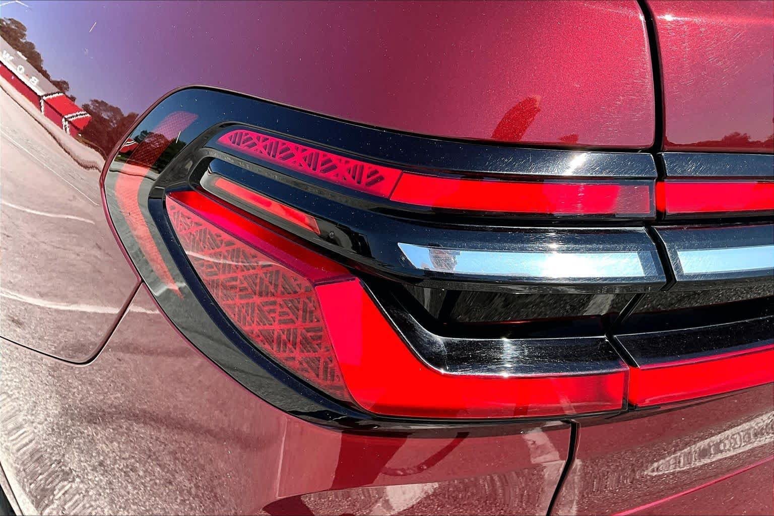 Used 2024 Aventurin Red Metallic BMW xDrive40i image 29