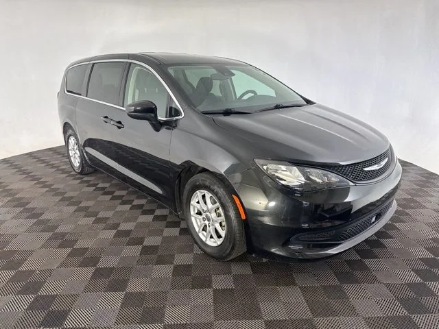 2023 Chrysler Voyager LX's photo