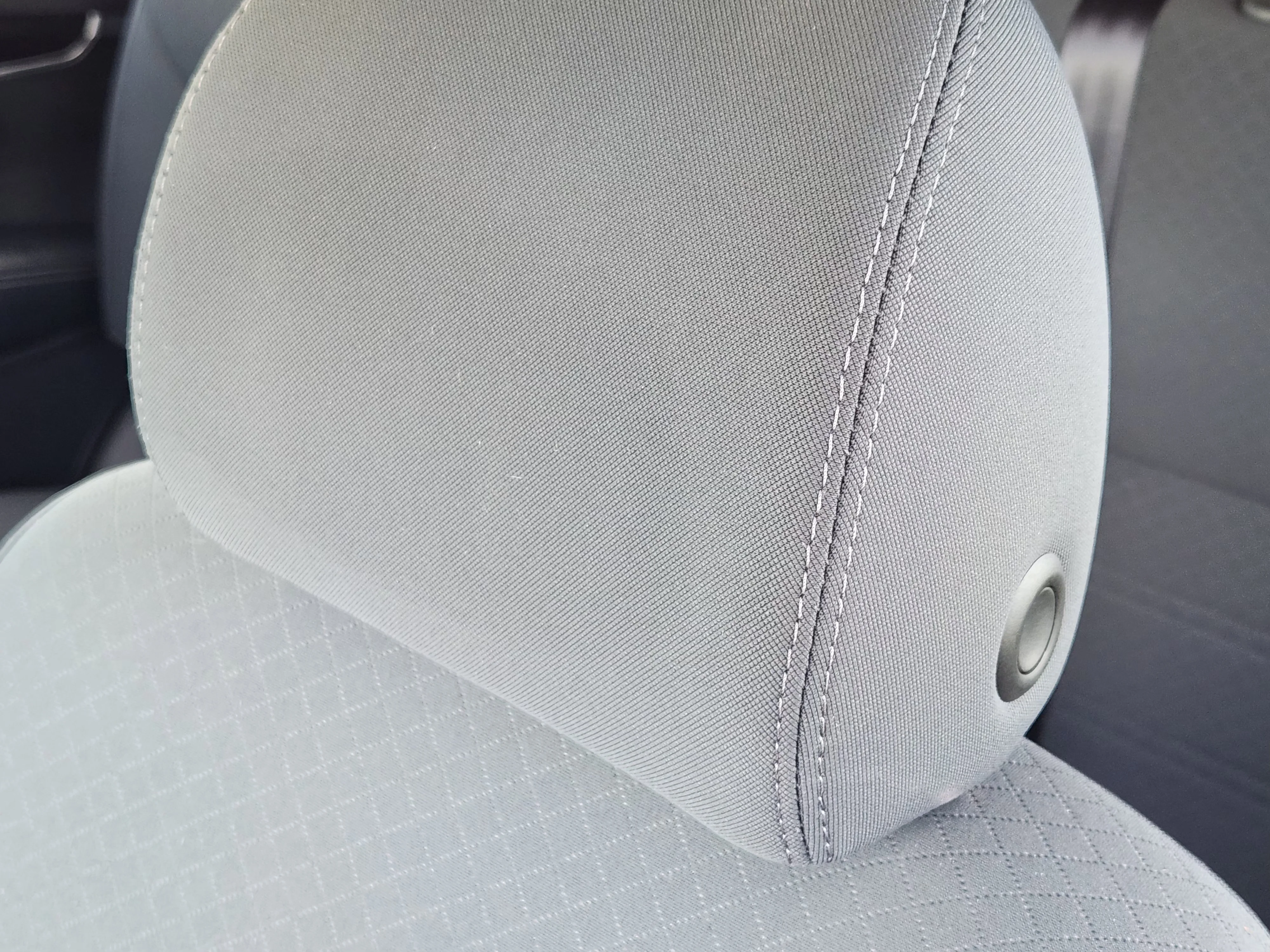 Used 2020 Everlasting Silver Kia L image 14