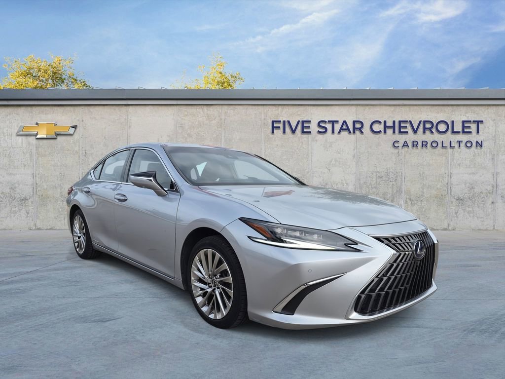 2022 Lexus ES 300h 300h Ultra Luxury's photo