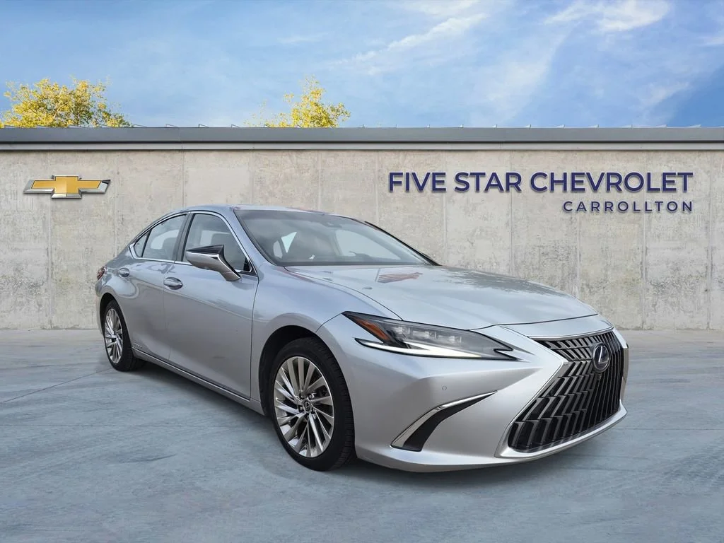 2022 Lexus ES 300h 300h Ultra Luxury's photo