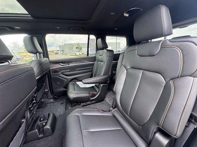 New 2026 Bright White Clear-Coat Exterior Paint Jeep 85th Anniversary Edition image 46