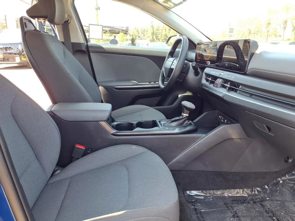 Used 2025 Blue Kia LXS image 9