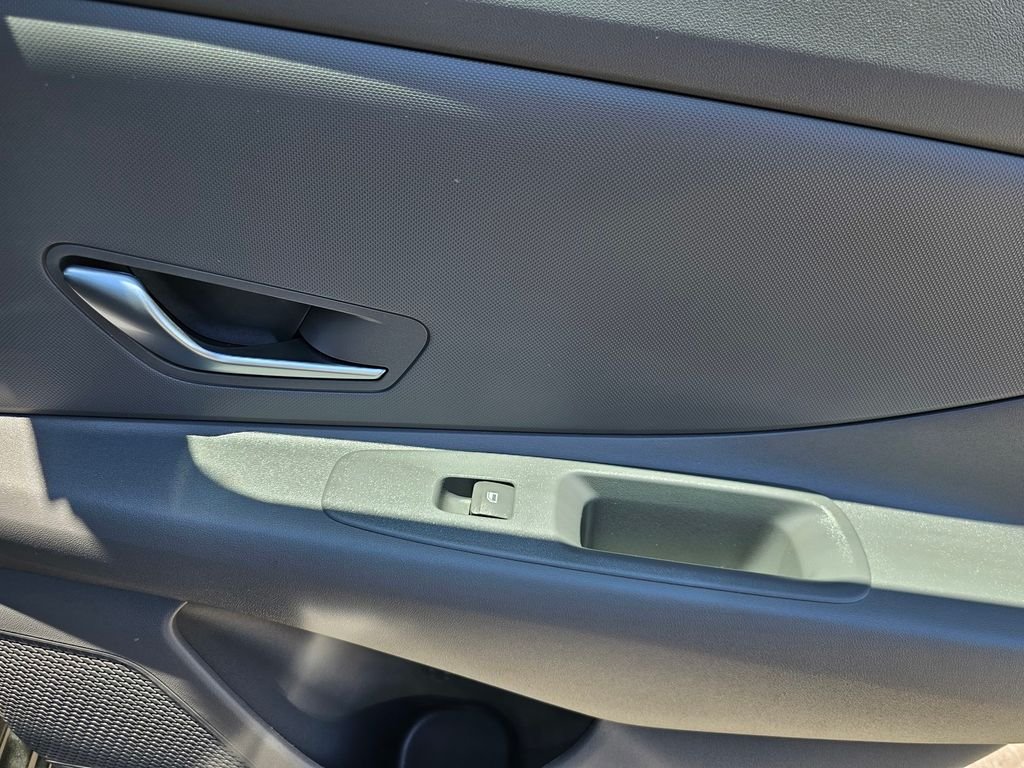 2025 Hyundai Elantra SE - Photo 14
