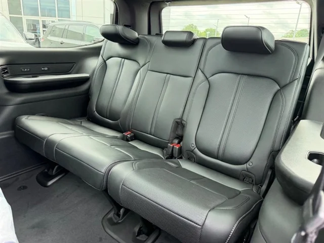 New 2026 High Gloss Black Exterior Paint Jeep Limited Reserve image 9