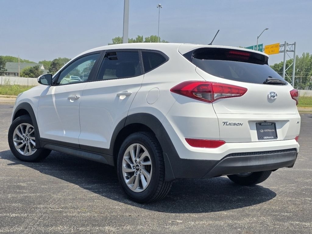 Used 2018 White Hyundai SE image 12