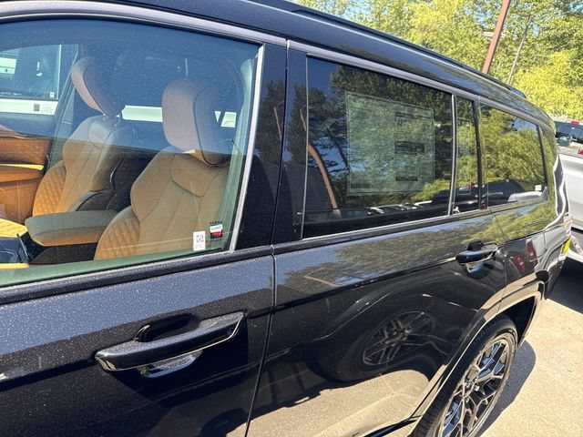 New 2026 Diamond Black Crystal Pearl-Coat Exterior Paint Jeep Summit image 4