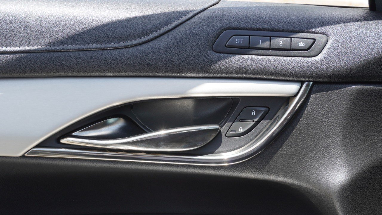 Used 2018 Silver Cadillac Luxury RWD image 22