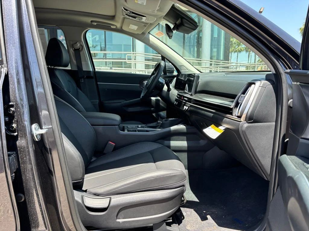 2025 Kia Sorento S - Photo 21