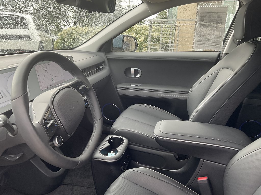 2024 Hyundai IONIQ 5 Limited - Photo 2