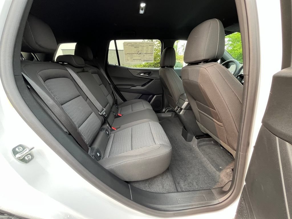 2027 Chevrolet Equinox LT - Photo 17