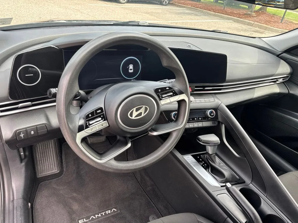 Used 2024 Gray Hyundai SEL image 12