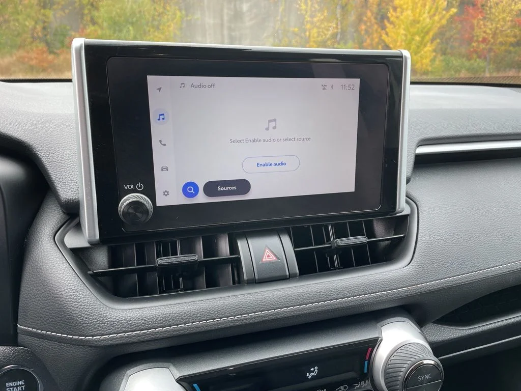 2023 Toyota RAV4 XLE - Photo 13