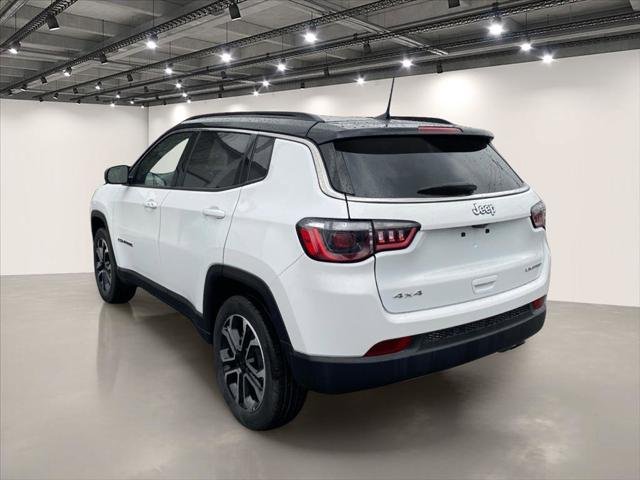Used 2022 Bright White Clearcoat Jeep Limited image 5