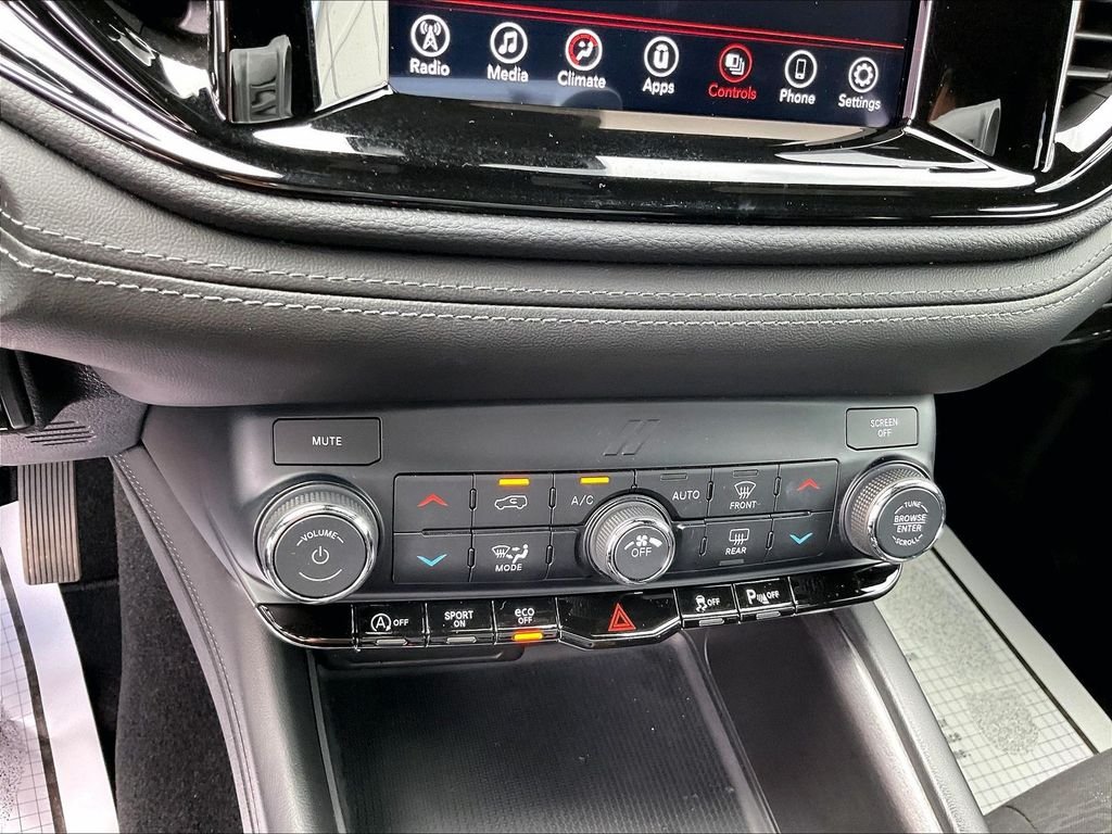 Used 2023 DB Black Crystal Clearcoat Dodge SXT image 25