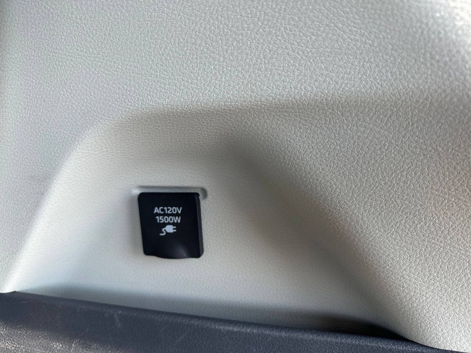 Used 2022 Beige Toyota XLE image 38