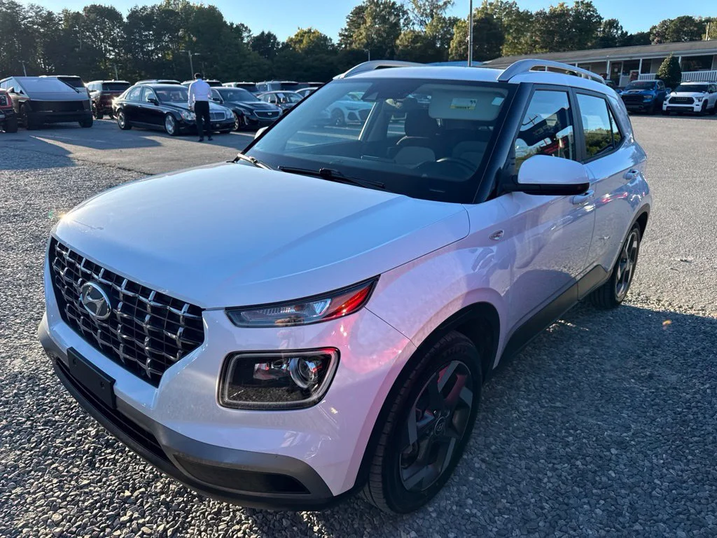 Used 2021 White Hyundai SEL image 1