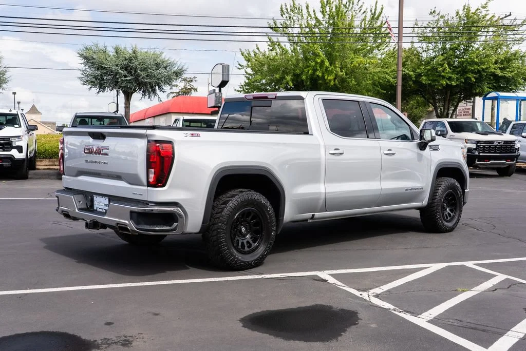 Used 2020 Quicksilver Metallic GMC SLE image 4