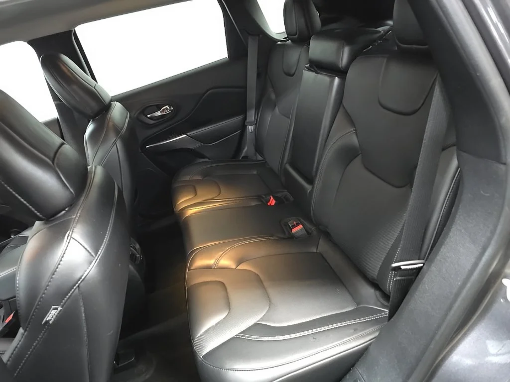 Used 2020 Gray Jeep Limited image 31