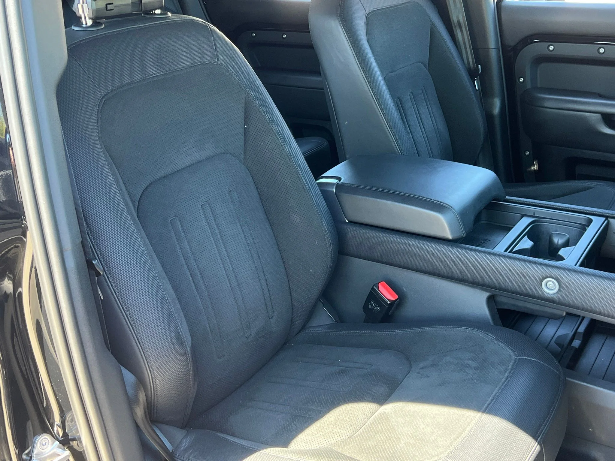 Used 2023 Black Land Rover V8 image 17
