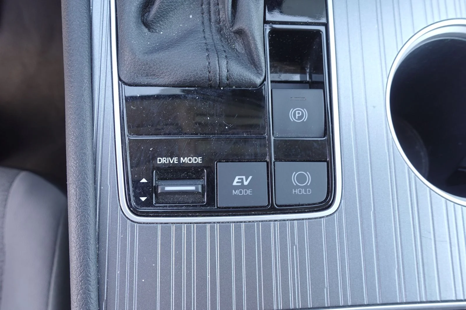 Used 2025 Ice Cap Toyota LE image 21