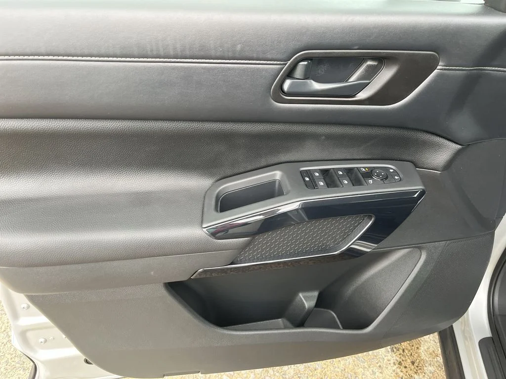 Used 2024 Silver Nissan SV image 13