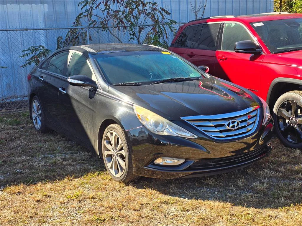 Used 2013 Black Hyundai Limited image 9
