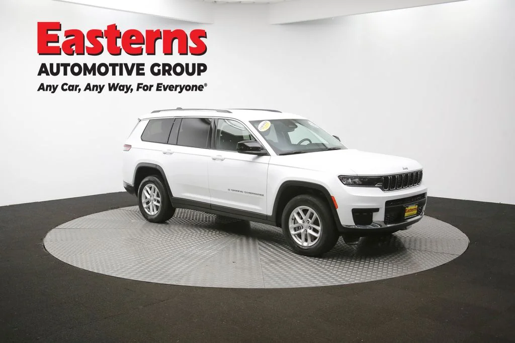 Used 2023 White Jeep Laredo image 52