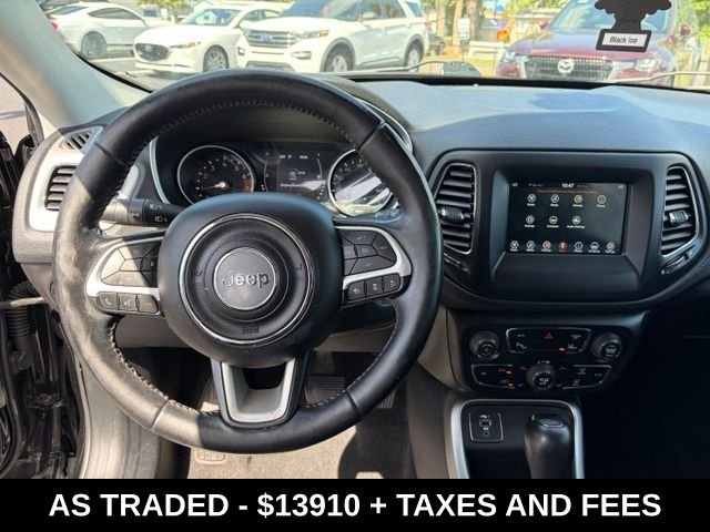 Used 2020 Silver Jeep Latitude image 17