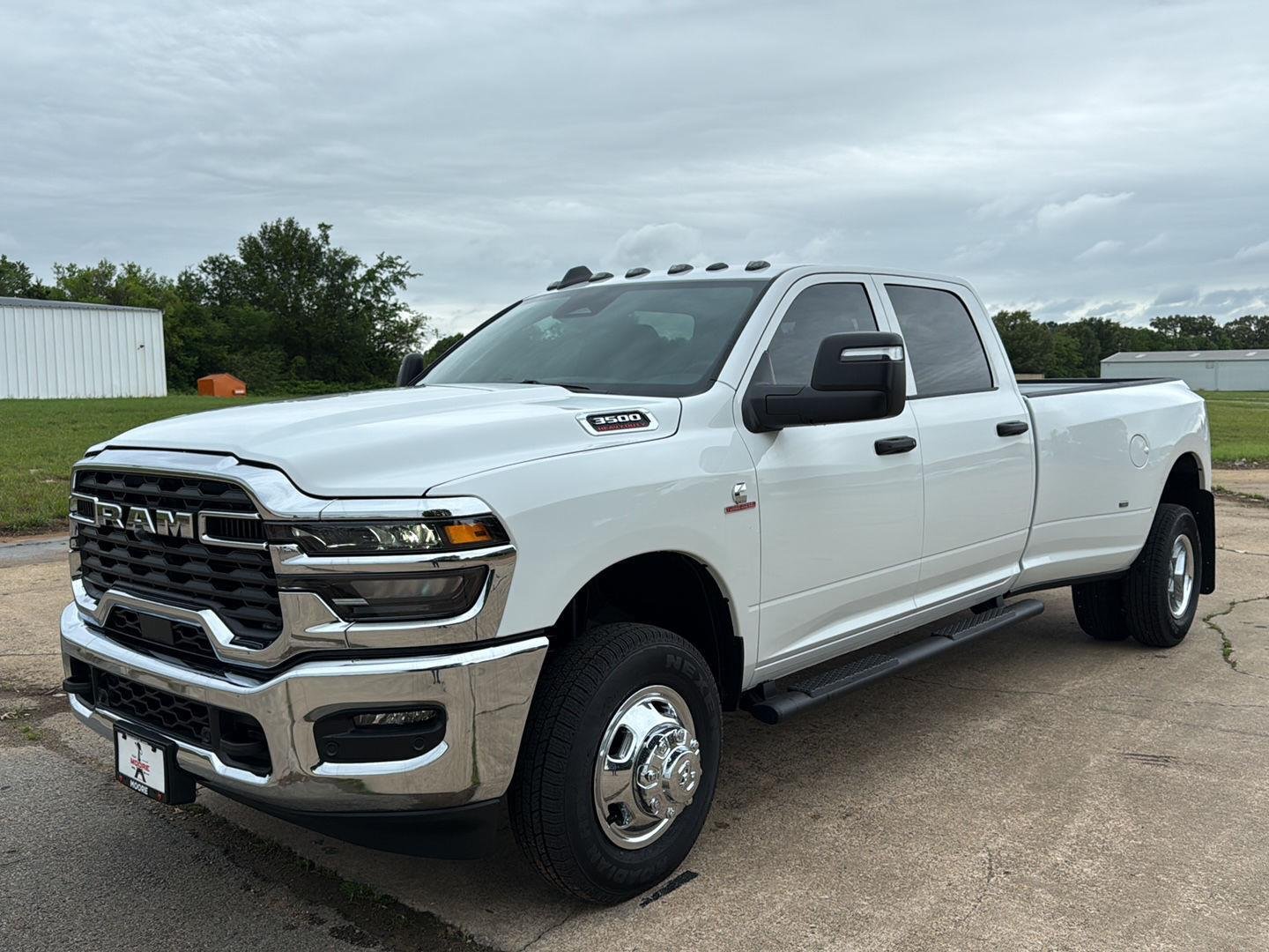 New 2026 Bright White Clear-Coat Exterior Paint RAM Tradesman image 3