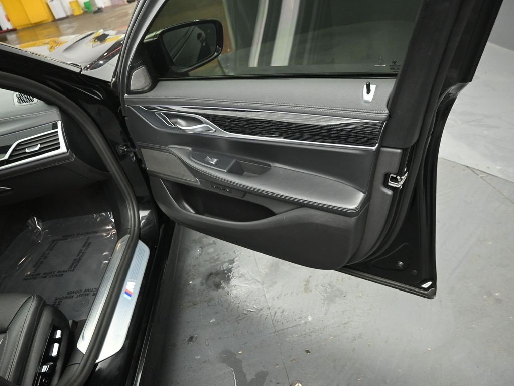 2022 BMW 750LI - Image 28