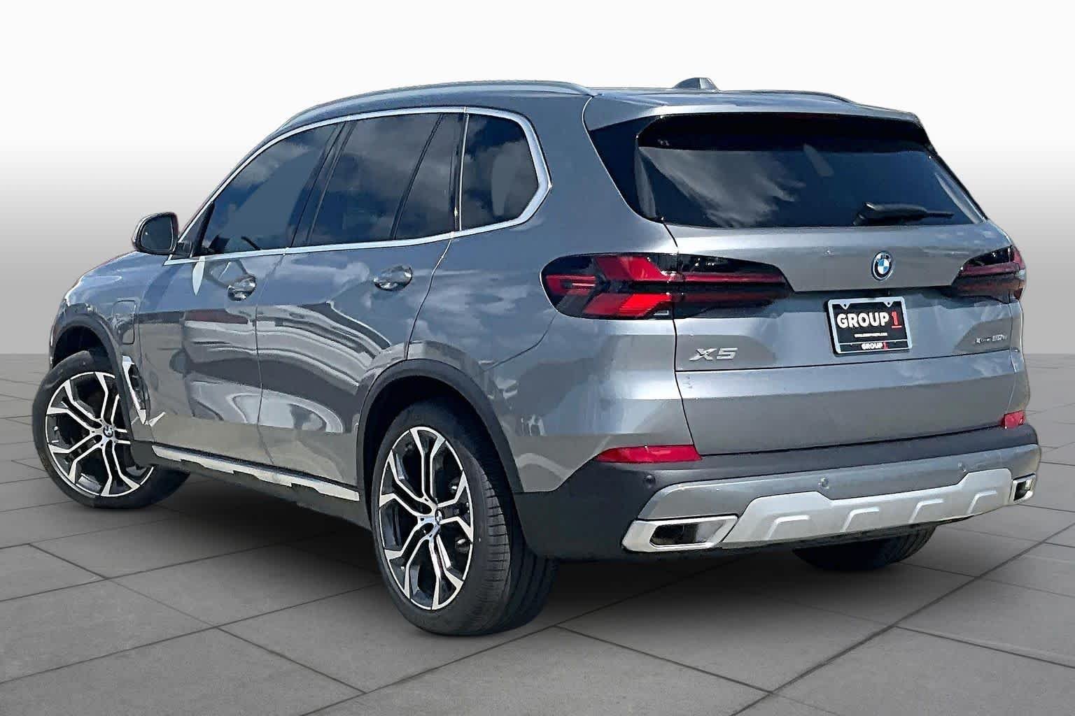 Used 2026 Skyscraper Grey Metallic BMW xDrive50e image 11