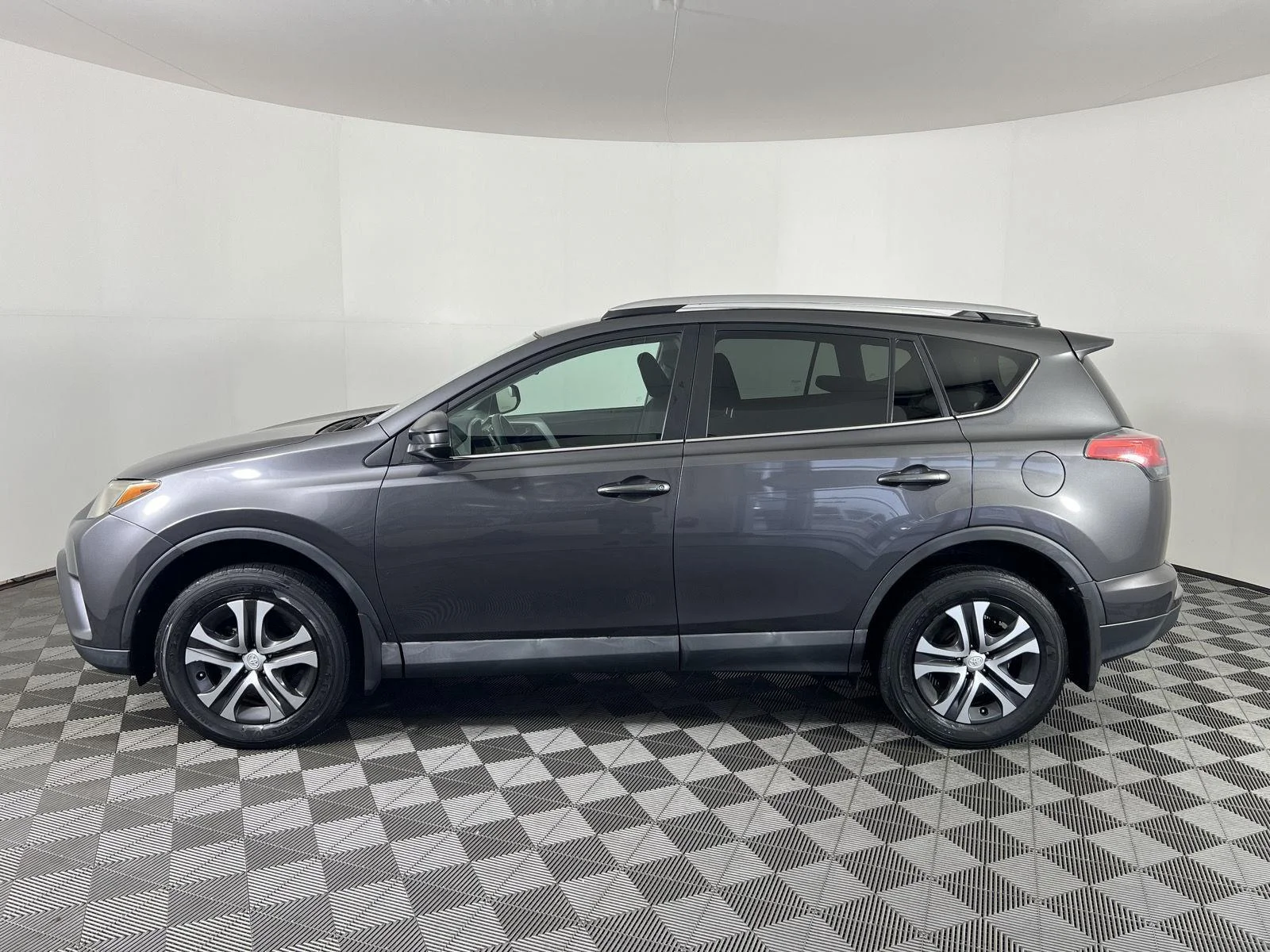 Used 2016 Magnetic Gray Metallic Toyota LE image 6